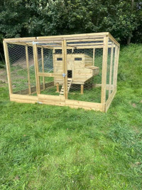 Chicken house with run